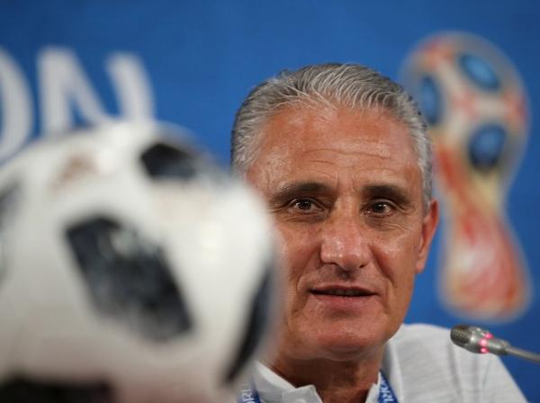 Tite deu entrevista coletiva na véspera da estreia na Copa do Mundo.(Imagem:REUTERS/Marko Djurica)