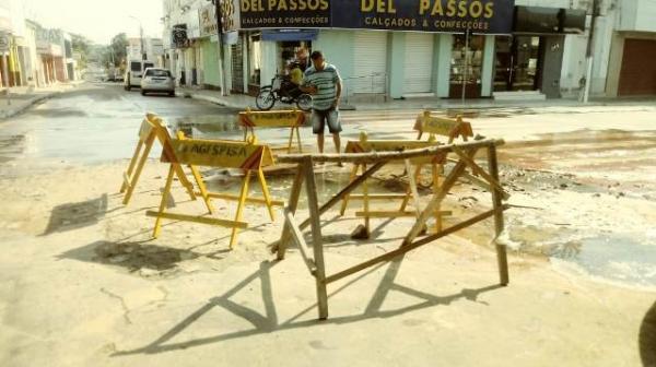 Rompimento de adutora da Agespisa causa transtornos a Florianenses.(Imagem:FlorianoNews)