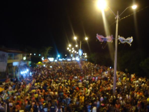 Forró dos Plays faz a diferença na alegria do segundo arrastão no carnaval de Floriano.(Imagem:FlorianoNews)