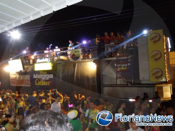 Forró da Curtição e Eletricaz agitaram foliões do Bloco Furacão no 2º dia de folia em Floriano.(Imagem:FlorianoNews)