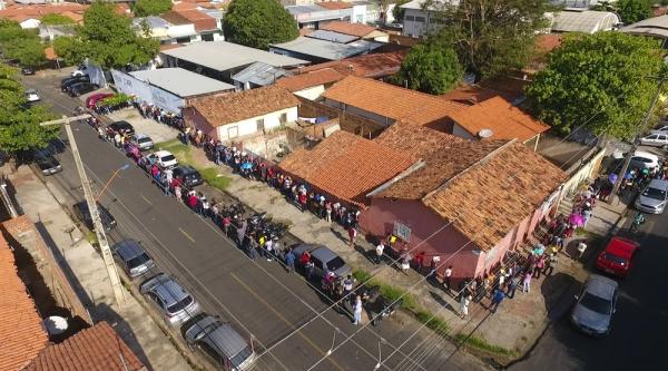 Longas filas em postos de inscrição para vagas de emprego em Teresina.(Imagem:Magno Bonfim/TV Clube)