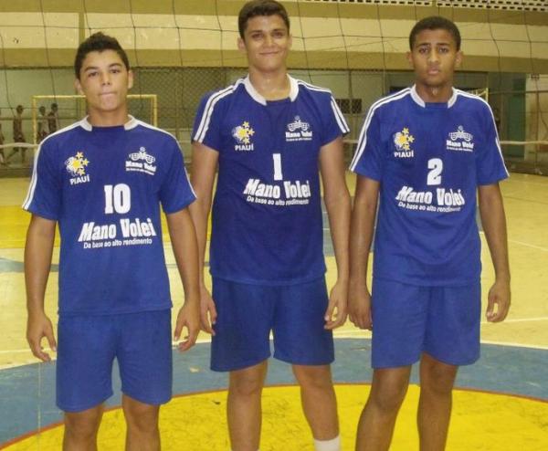 Treinador destaca as atuações dos jovens Matheus, João Roberto e Ralisson, no campeonato.(Imagem:arquivo/Mano Vôlei)