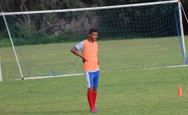 Silas estava cotado para assumir o lugar de Fabiano, mas ainda não voltou da folga do carnaval e está fora da preleção.(Imagem:Emanuele Madeira/GLOBOESPORTE.COM)