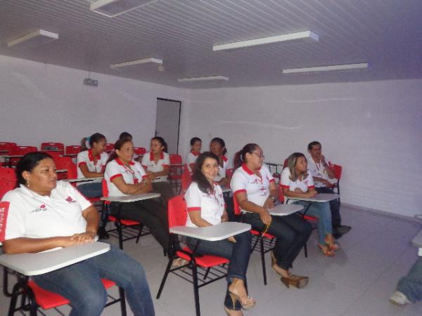 Cajueiro Motos homenageia mães colaboradoras.(Imagem:FlorianoNews)