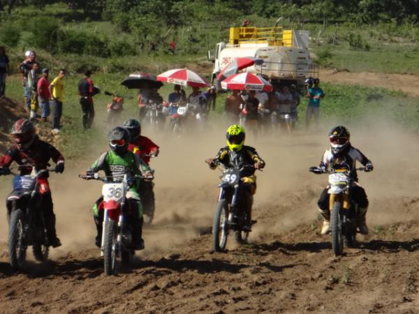 Motocross agita final de semana em Regeneração.(Imagem:FlorianoNews)