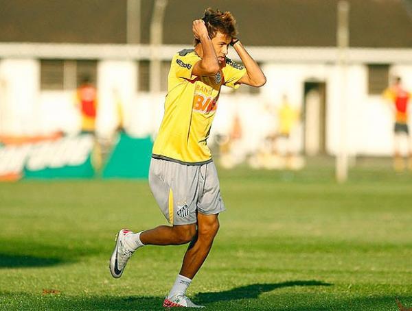 Segundo jornal espanhol, Neymar se apresenta ao Real Madrid dois dias depois da final do Mundial de Clubes e já passa o Natal como jogador merengue.(Imagem: Ricardo Saubin / Site Oficial do Santos)