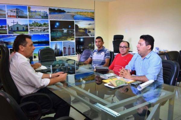 Prefeito Gilberto Júnior discute o desenvolvimento territorial do Vale dos Rios Piauí e Itaueira.(Imagem:Waldemir Miranda)