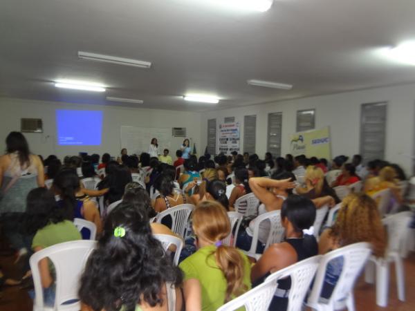 Professores recebem treinamento do Programa Brasil Alfabetizado.(Imagem:FlorianoNews)