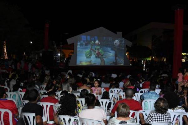 Caravana de Natal da Coca-Cola atrai multidão em Floriano.(Imagem:SECOM)