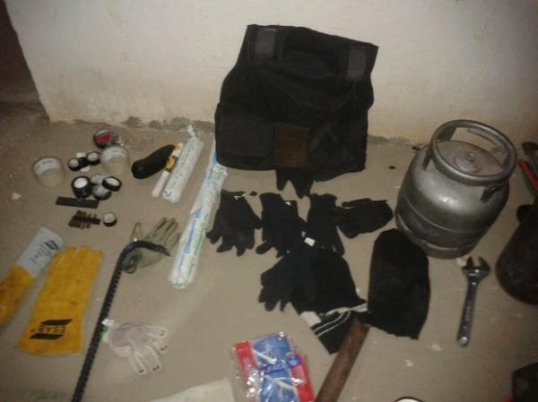 Material encontrado no interior da residência.(Imagem:Divulgação/Polícia Militar)