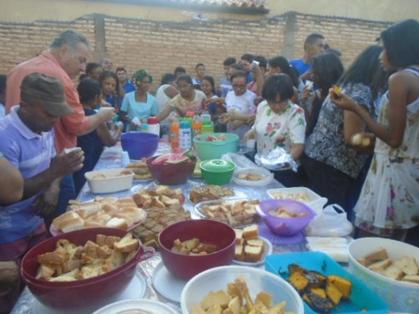 Comunidade católica participa da abertura dos festejos de Nossa Senhora Aparecida.(Imagem:FlorianoNews)