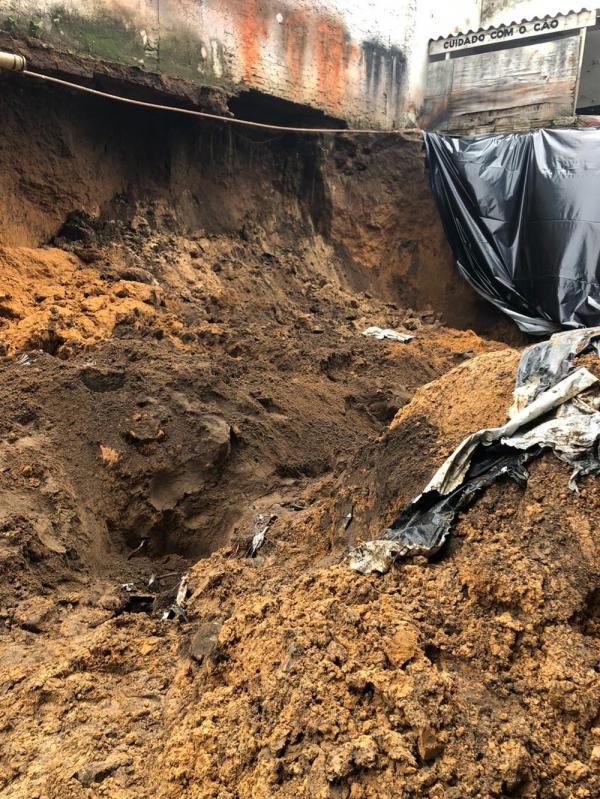 Operários são soterrados em obra na Zona Leste de Teresina.(Imagem:Divulgação/Corpo de Bombeiros)