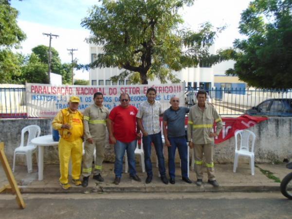 Trabalhadores da Eletrobras Piauí realizam paralisação contra privatização.(Imagem:FlorianoNews)