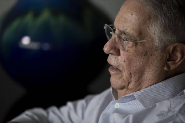 Retrato do ex-presidente da República, Fernando Henrique Cardoso, durante entrevista em sua residência.(Imagem:Adriano Vizoni/Folhapress, PODER)