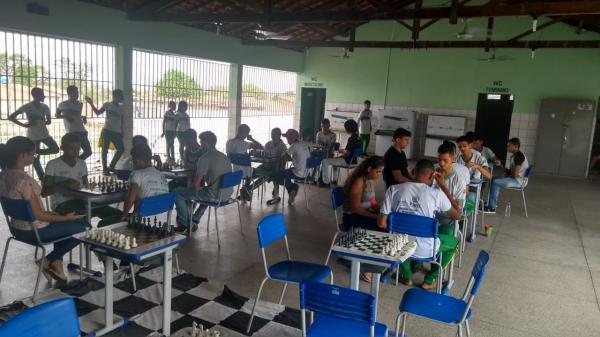 Unidade Escolar Bucar Neto realiza campeonato 
