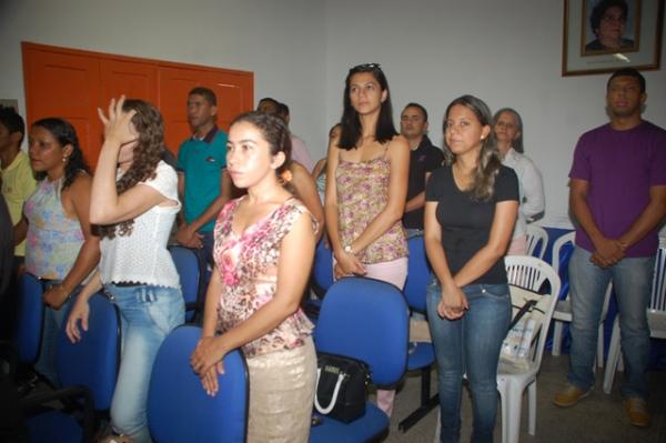 Professores recebem certificado do Curso de Extensão em Educação Integrada.(Imagem:Waldemir Miranda)