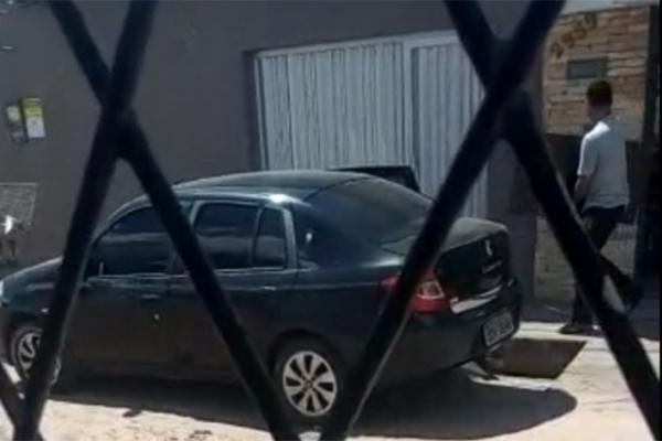 Bandidos abandonam veículo e TV roubados durante jogo da Copa.(Imagem:CidadeVerde.com)