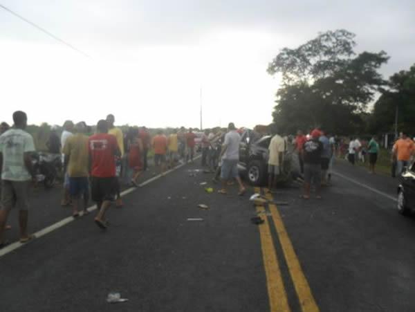 Colisão entre ônibus e Hilux deixa sete mortos(Imagem:Divulgação)