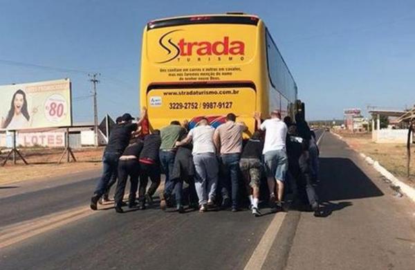 ônibus teve problemas na bateria. (Imagem:Reprodução/Instagram)