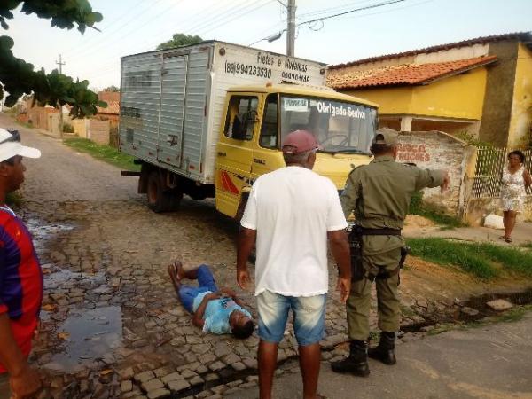 Homem desmaia e é levado inconsciente para hospital de Floriano.(Imagem:FlorianoNews)