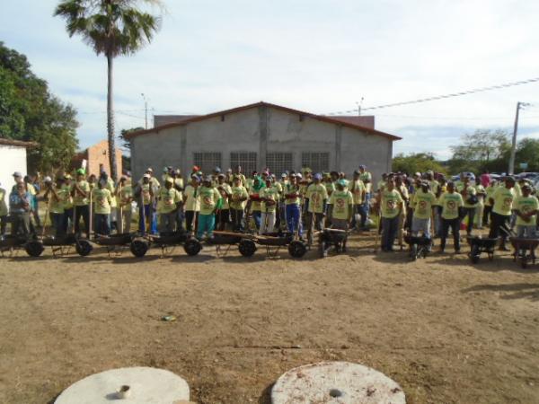 Prefeitura inicia mutirão de limpeza em Floriano.(Imagem:FlorianoNews)