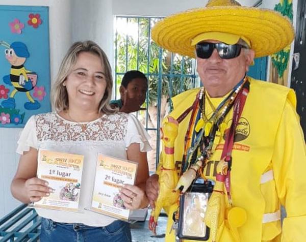 Repórter Amarelinho agradece presença das escolas no Show do Carrapeta.(Imagem:FlorianoNews)