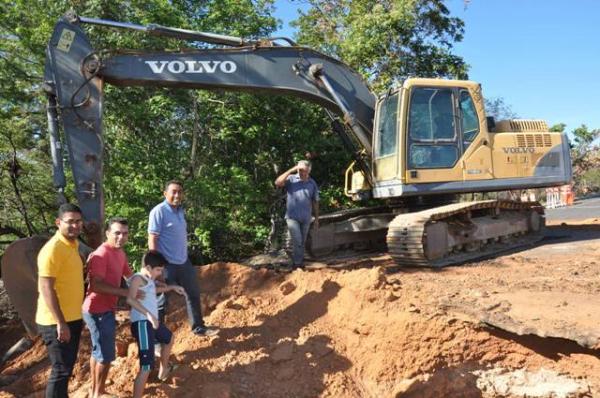 Atendido requerimento de Joel Rodrigues referente à construção do bueiro na PI 140 em Floriano.(Imagem:ASCOM)