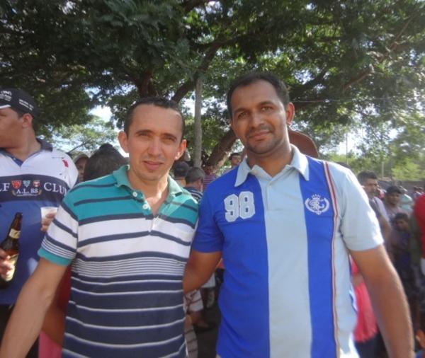 Carlos Henrique de Sousa, organizador do evento e Pedro Junior, gerente da Concessionária autorizada HONDA.(Imagem:FlorianoNews)