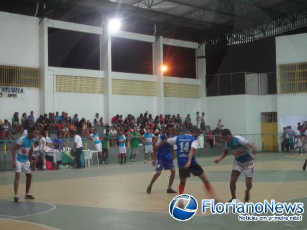 Tarde esportiva é realizada com alunos do colégio Estadual.(Imagem:FlorianoNews)