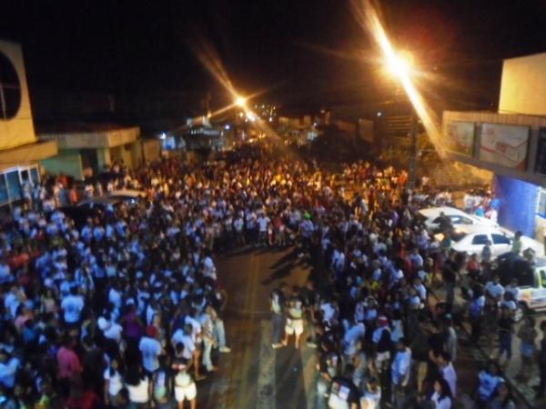 Fiéis percorrem avenidas de Floriano durante a 11ª Marcha Para Jesus.(Imagem:FlorianoNews)