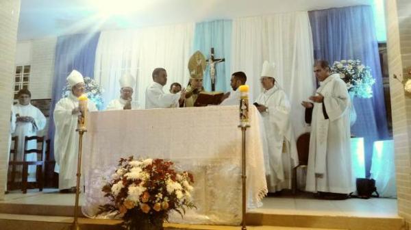 Missa solene marcou Jubileu Sacerdotal de Dom Fernando Panico em Floriano.(Imagem:FlorianoNews)