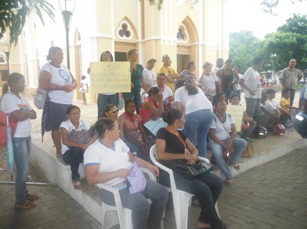 Servidores municipais reivindicam salário atrasado em Floriano.(Imagem:FlorianoNews)