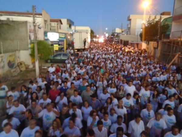 Caminhada pela Paz leva centenas de pessoas às ruas de Floriano.(Imagem:FlorianoNews)