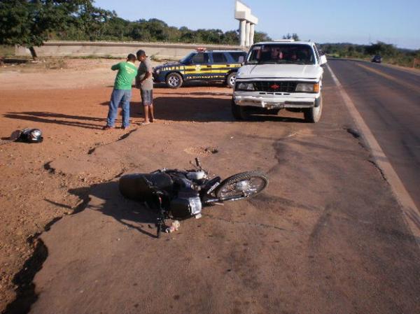 Colisão frontal deixou uma pessoa morta e outra ferida.(Imagem:Ascom/PRF)