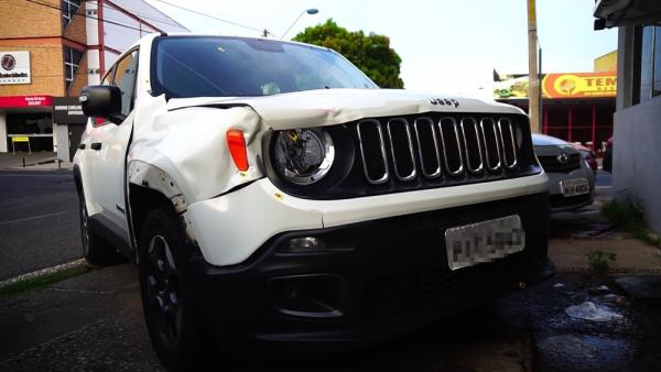 Carro utilizado por Pablo Henrique Campos, preso suspeito de ter atropelado a namorada e uma amiga na Zona Leste de Teresina.(Imagem: Mauro Alves/ TV Clube)