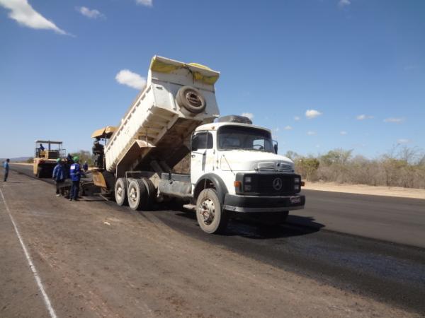 Secretário dos Transportes e deputado estadual visitam canteiro de obras do aeroporto Cangapara.(Imagem:FlorianoNews)