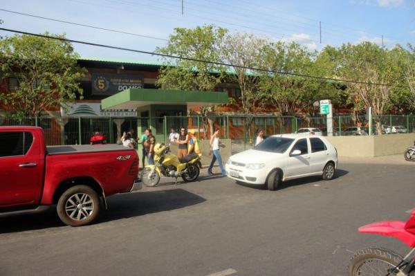 ENEM 2017 - DOMINGO (5) - TERESINA (PI) - Prova foi cancelada em faculdade após falta de energia.(Imagem:Júnior Feitosa/G1)