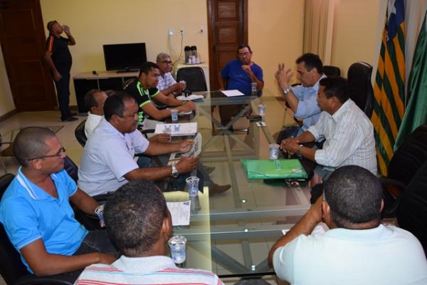 Prefeito Gilberto Júnior define apoio ao Campeonato Florianense de Futebol Amador.(Imagem:Secom)