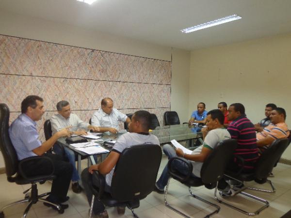 Gilberto Júnior participou de reunião com Sindicato dos Servidores Públicos Municipais de Floriano.(Imagem:FlorianoNews)