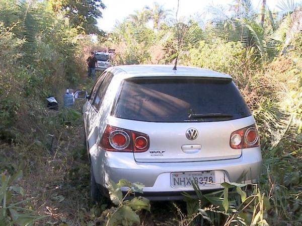 Carros roubados da residência de PF são encontrados abandonados.(Imagem:Reprodução/TV Clube)