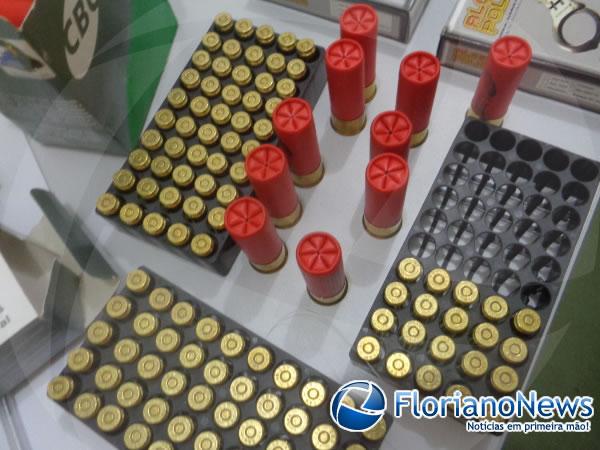 Munições para pistola .40 e escopeta nº 12.(Imagem:FlorianoNews)