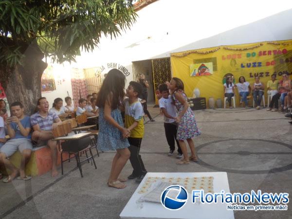 Escola Mega de Floriano realiza projeto sobre vida e obra de Luiz Gonzaga.(Imagem:FlorianoNews)