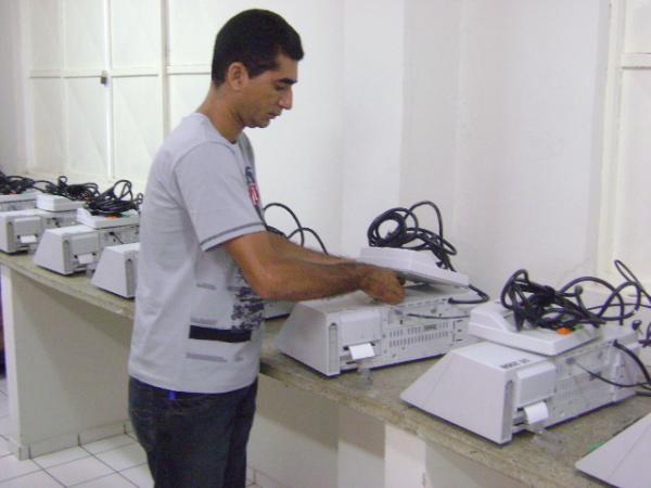 Inseminação das urnas eletrônicas(Imagem:Cida Santana)