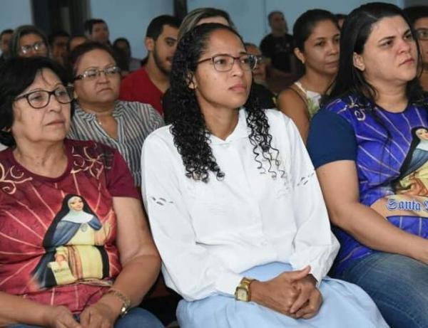 Nova aspirante ingressa no Mosteiro das Monjas Concepcionistas de Floriano.(Imagem:Diocese de Floriano)