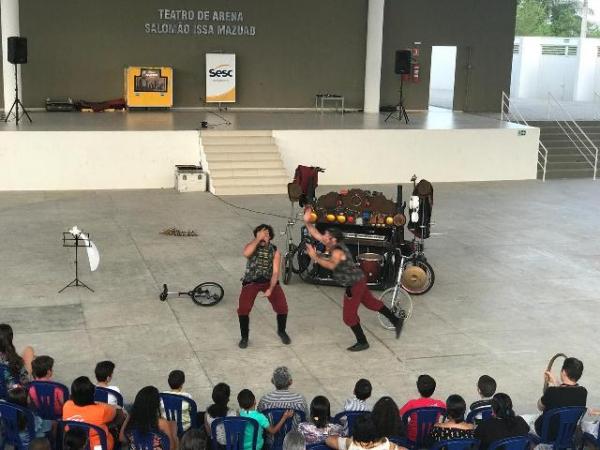 Público lota Teatro de Arena do Sesc para assistir o espetáculo 