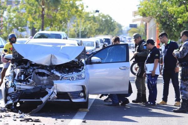 Corolla ficou destruído(Imagem:Lucas Dias)