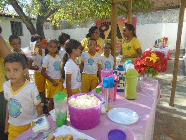 Escola Mega oferece café da manhã em homenagem ao Dia dos Pais.(Imagem:FlorianoNews)