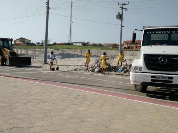 Acúmulo de lixo foi registrado nas praias do Piauí após o carnaval.(Imagem:Reprodução/G1)