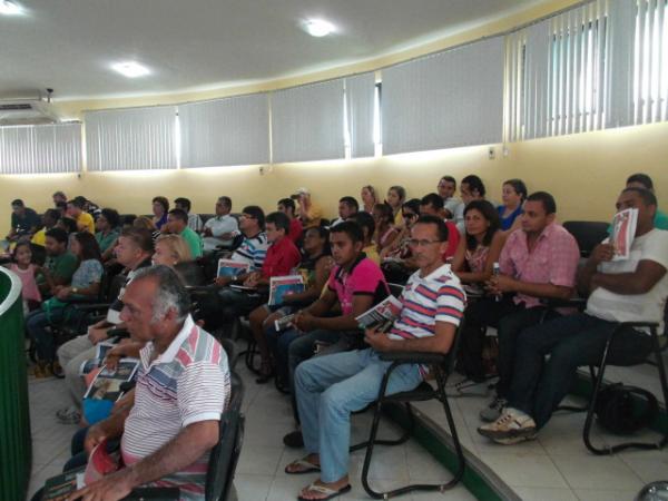 Senadora Regina Sousa discute sobre a Reforma Política em Floriano.(Imagem:FlorianoNews)