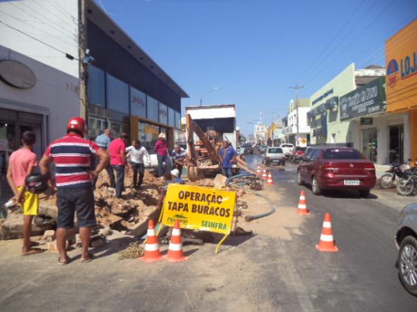 Atraso em reparo de tubulação deixa população de Floriano sem água por dois dias.(Imagem:FlorianoNews)